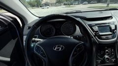 Hyundai Elantra — view 3