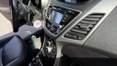Hyundai Elantra — view 9
