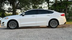 Ford Fusion — view 2