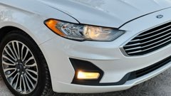 Ford Fusion — view 4