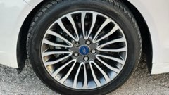 Ford Fusion — view 5