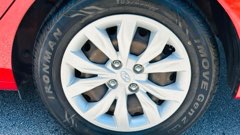 Hyundai Accent — view 3