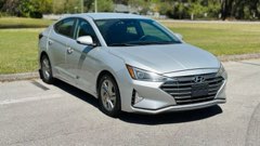 Hyundai Elantra — view 3
