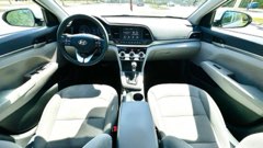 Hyundai Elantra — view 11